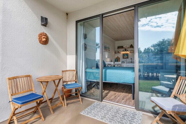 Building Photo - 214 Miracle Strip Pkwy SW