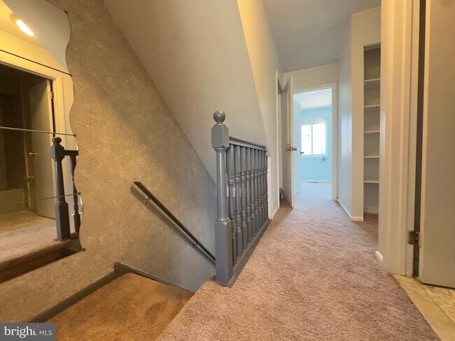 Building Photo - 1017 Oaklyn Ct