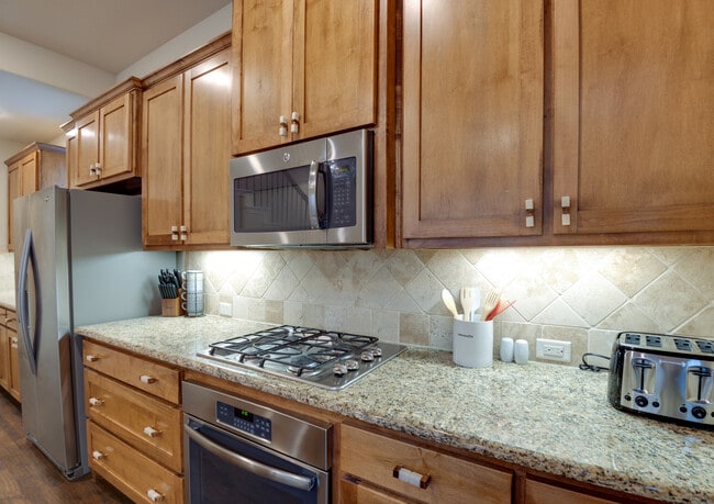 Building Photo - 713 Northwood Dr