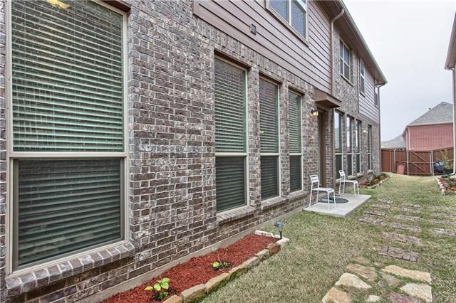 Building Photo - 207 Carrington Ln