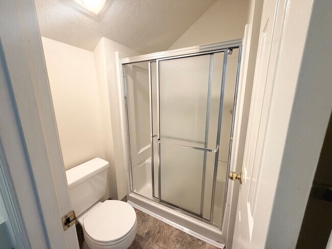 Building Photo - Super Cute Spacious 2BD 2BA in the Hillsdale Neighborhood!