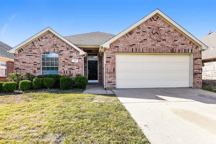 Primary Photo - 910 Bowie Dr