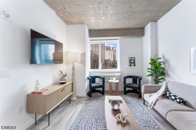 Building Photo - 10 Commerce Ct