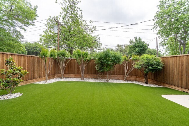 Building Photo - Great home in a desirable location with mature trees!