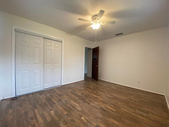 Building Photo - 2/1 plus bonus room in Holly Hill