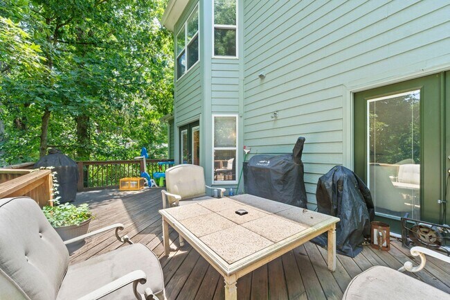 Building Photo - 16611 Highland Summit Dr