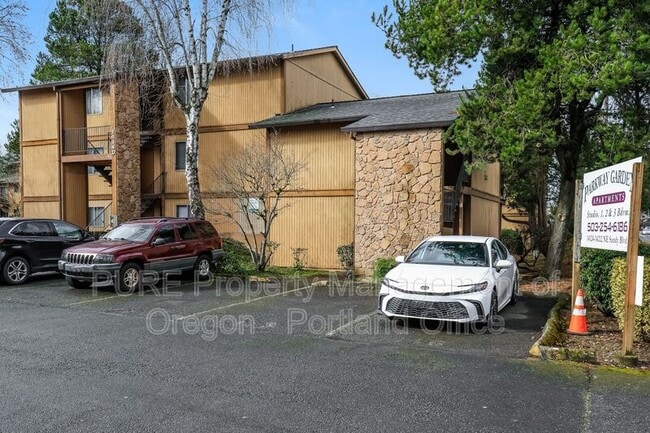 Building Photo - 14128 NE Sandy Blvd