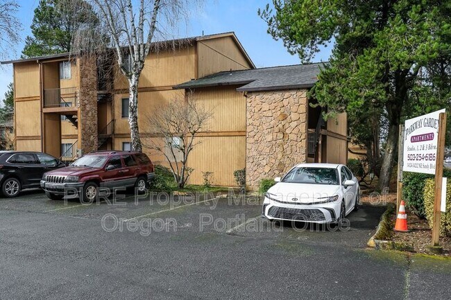 Building Photo - 14132 NE Sandy Blvd