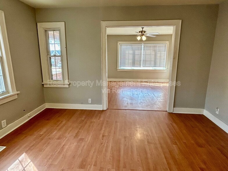 Building Photo - 2519 W Park Pl