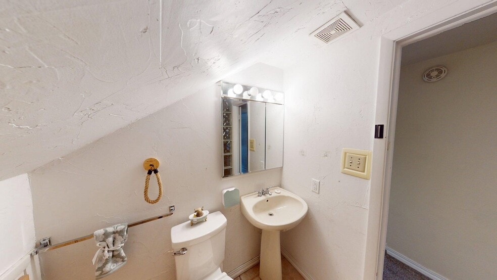 Building Photo - 1625 N Union St