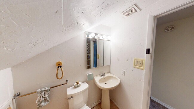 Building Photo - 1625 N Union St