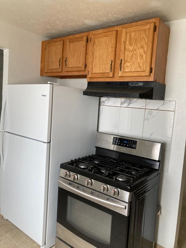 Building Photo - 2 Bedroom Condo for Rent  Warrenville HTS