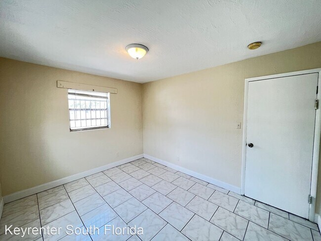 Building Photo - 2 br, 1 bath House - 740 NW 4th Street