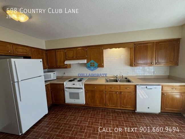 Building Photo - 598 Country Club Ln