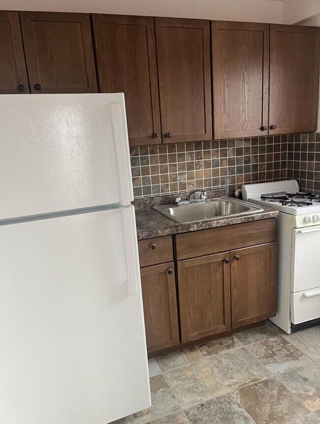 Building Photo - 2620 W Berwyn Ave