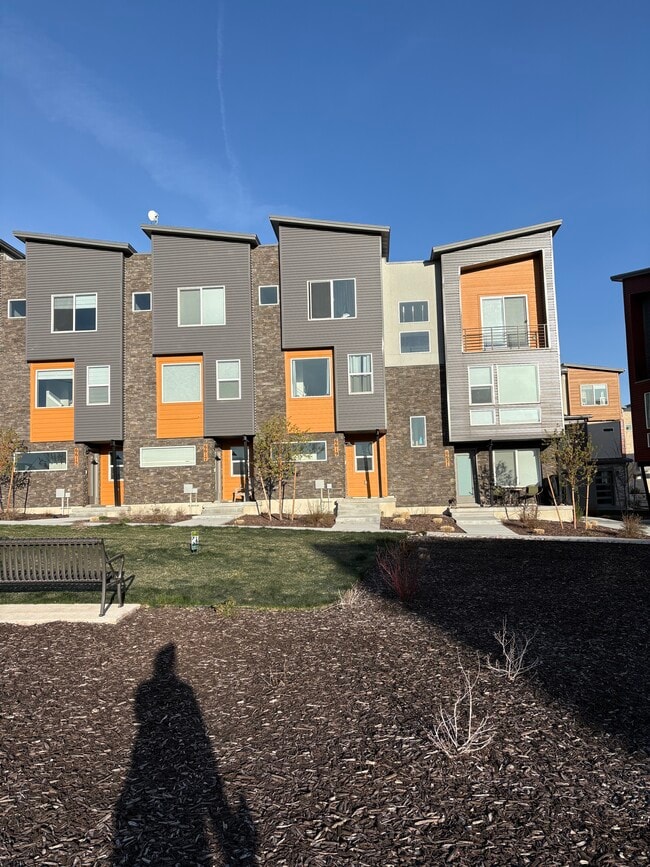 Building Photo - 6619 Mountain Alder Way