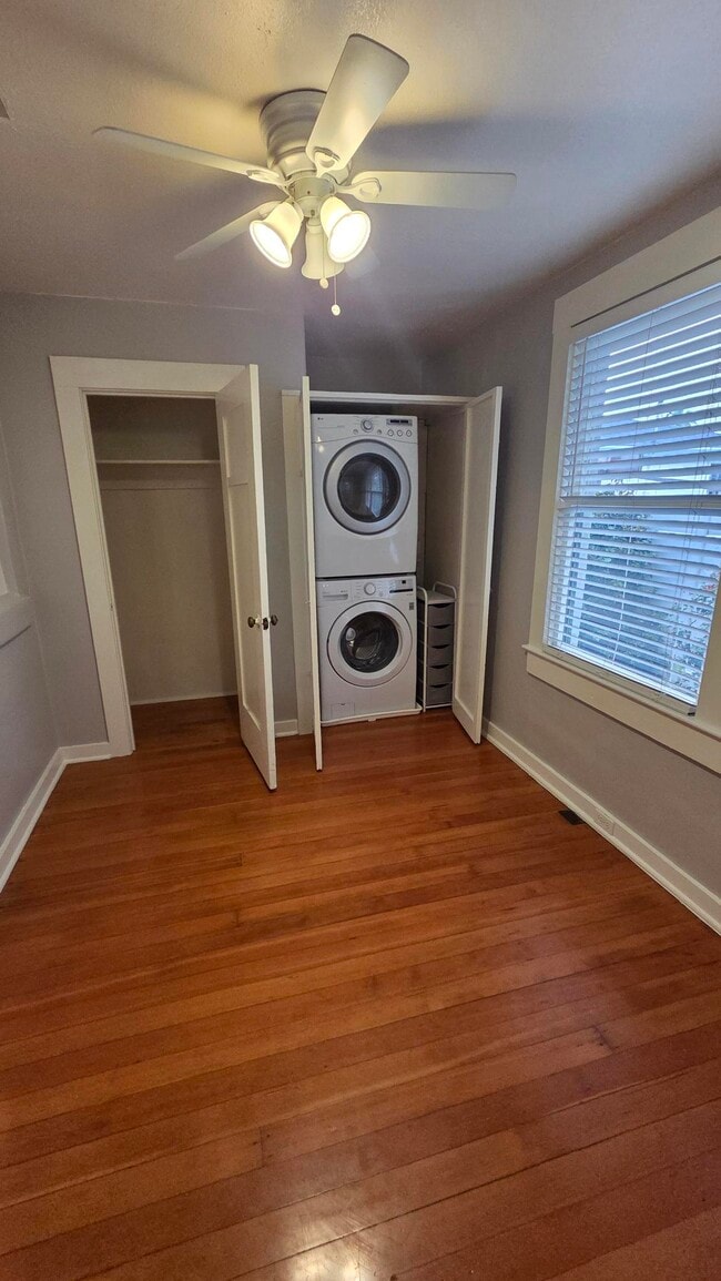 Washer/Dryer in back bedroom - 819 N 5th Ave