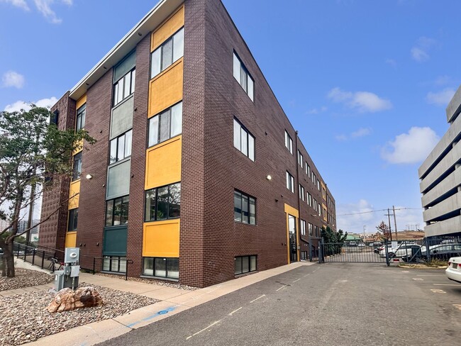 Building Photo - $0 DEPOSIT OPTION. 2 BED 2.5 BATH CONDO AT STUDIO 70 IN DENVER'S GOLDEN TRIANGLE. PARKING INCLUDED!
