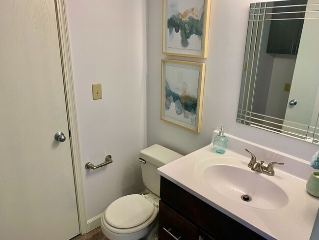 Building Photo - 3 Bed / 2 Bath Townhome -  Welcome Home to Space & Simplicity!