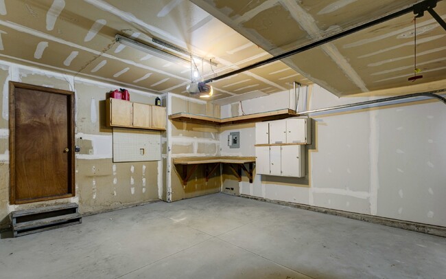 Building Photo - Move-In Ready Sundown Home with Updated Fe...