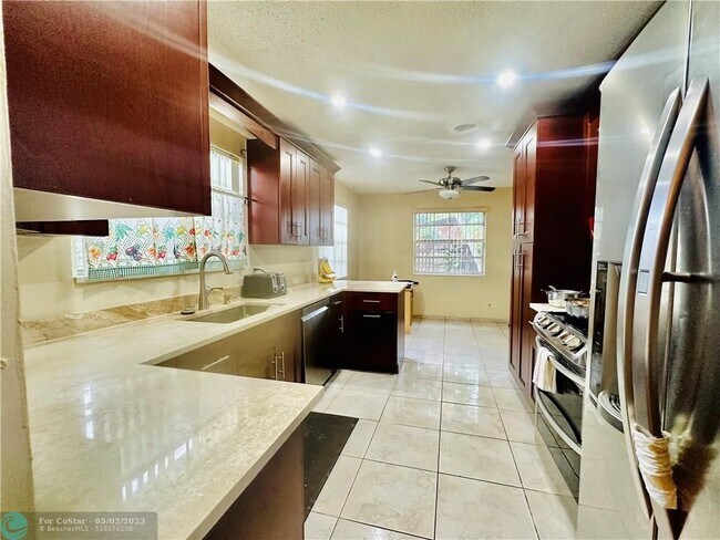 Building Photo - 6535 SW 8th Pl