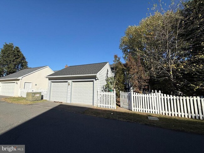 Building Photo - 20453 Charter Oak Dr