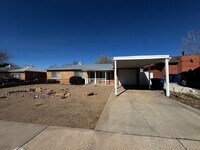 Building Photo - Beautiful 3 bedroom 2 bathroom home.