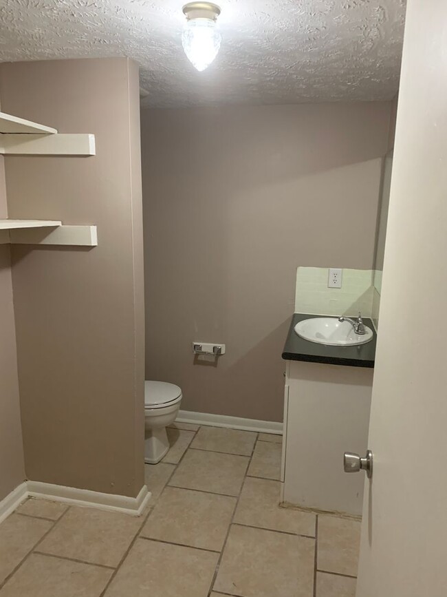 Building Photo - Two bedroom Townhouse! (Shameika)