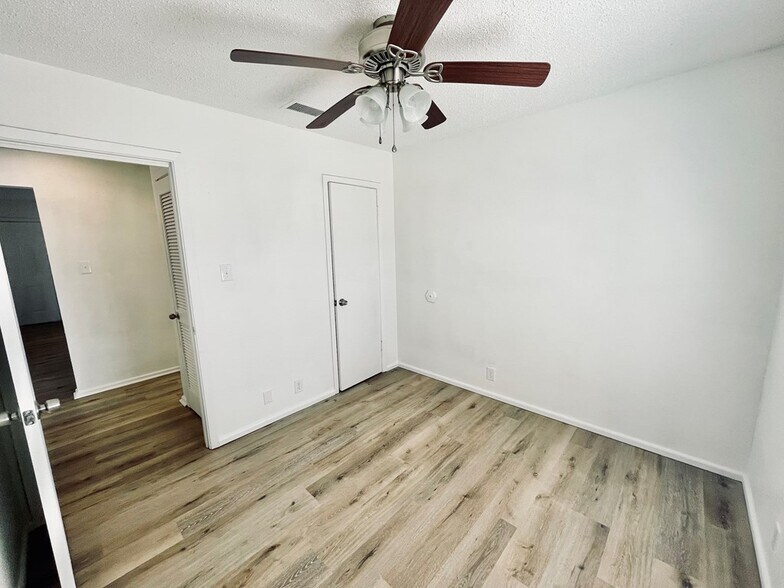 Building Photo - 1203 Redwood St