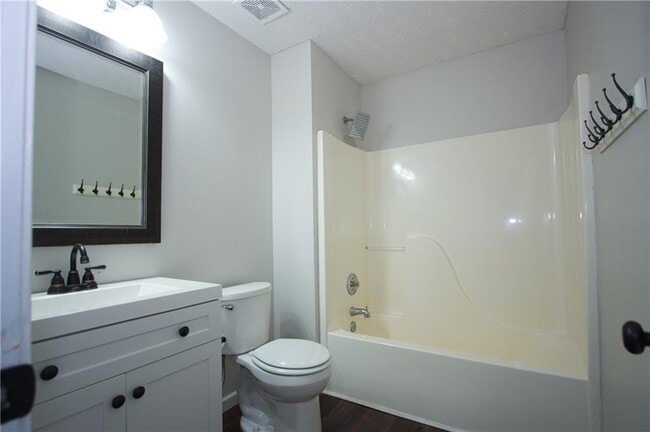 Building Photo - 413 Vista Way