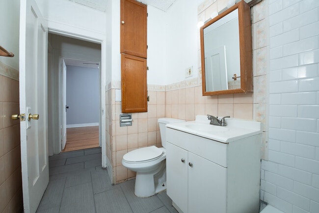 Building Photo - 727 W 117th St