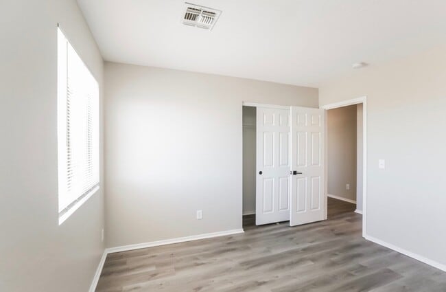 Building Photo - 3134 W Wayland Dr