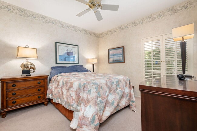 Building Photo - 260 Vista Royale Cir E