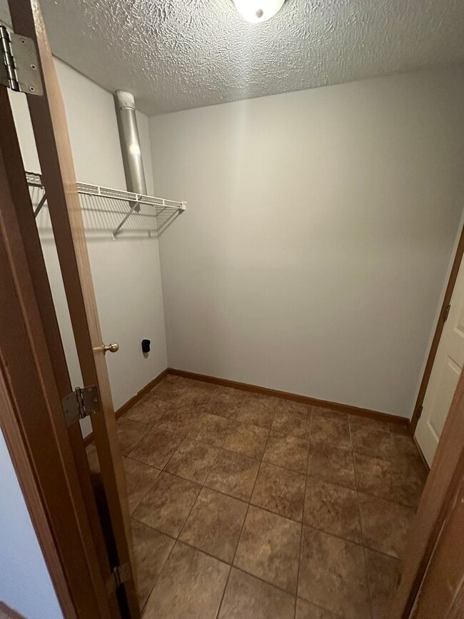 Building Photo - 1828 Starks Cir