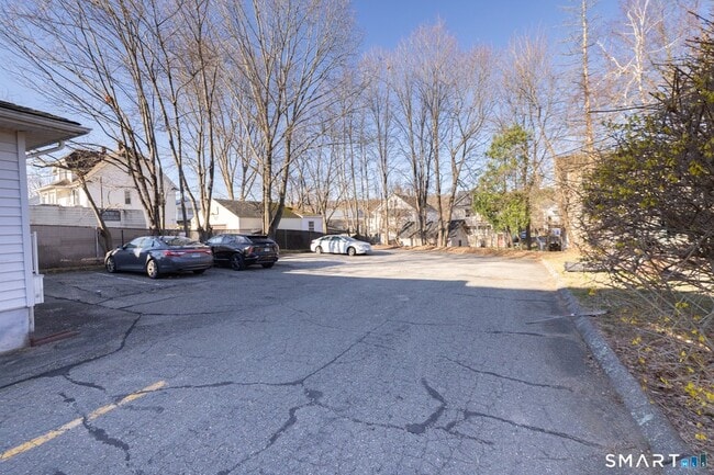 Building Photo - 199 Migeon Ave