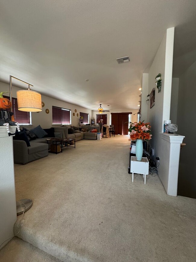 Building Photo - Beautiful 3-Bedroom & 3-Bathroom (Kapolei,...