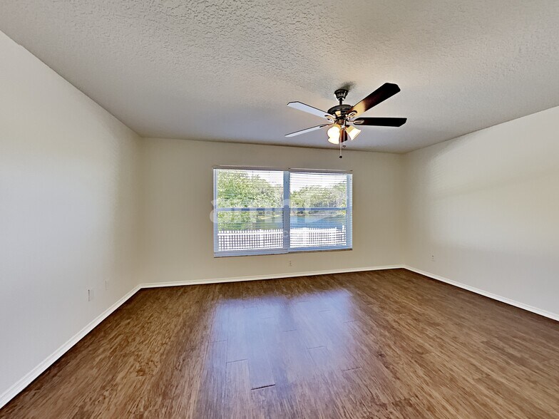 Building Photo - 312 116th St E