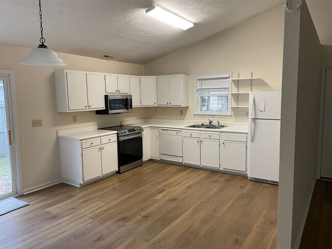 Building Photo - Masonboro Loop Rd | 3 Bedroom, 2 Bath