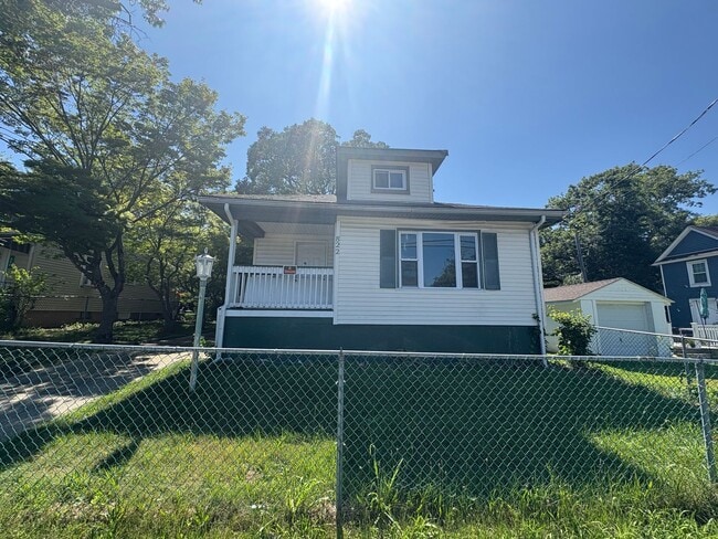 Primary Photo - Stunning 3 bedroom 2 bathroom single famil...