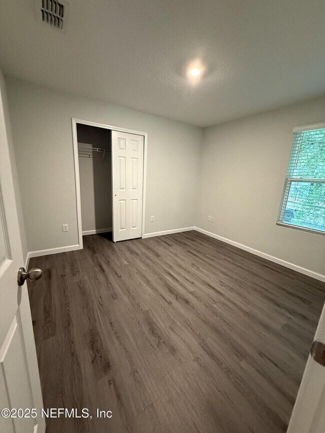 Building Photo - 3925 Peach Dr