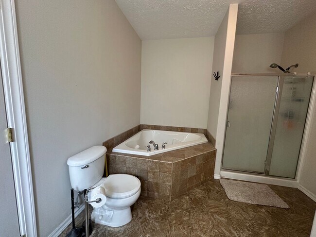 Building Photo - Spacious One-Level Living – 3 Bedrooms, 2 Baths, Central Valley School District