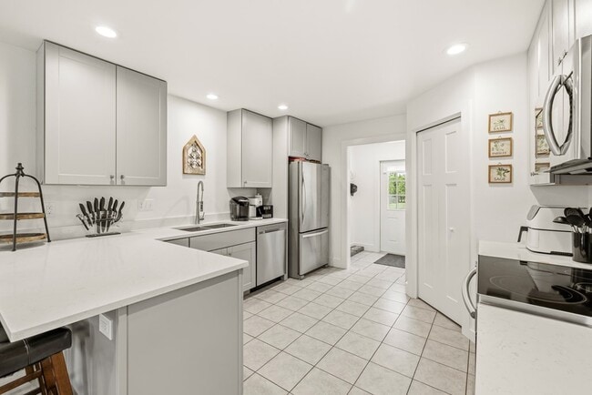 Building Photo - 315 Mimosa St