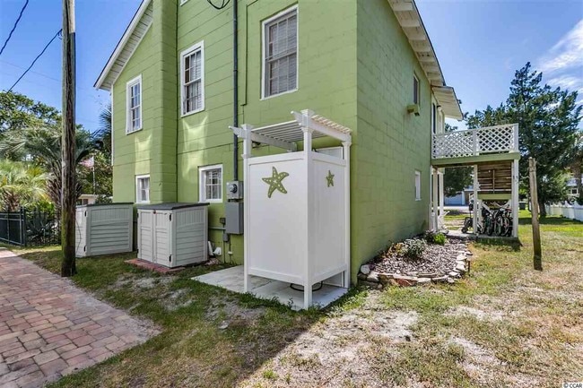 Building Photo - 502 16th Ave S