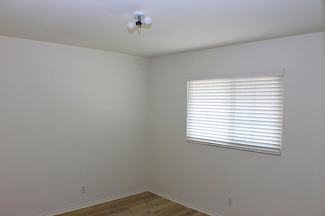 Building Photo - Newly Updated 4 bedroom home for Rent.