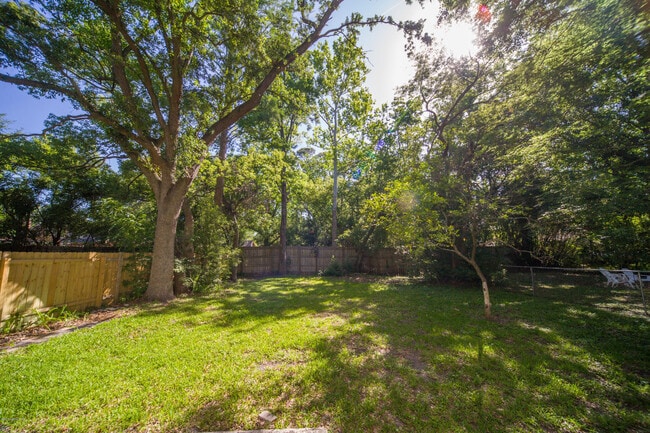 Building Photo - 1521 Yukon St