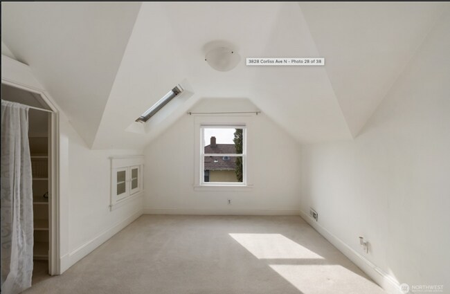 Building Photo - Wallingford Home