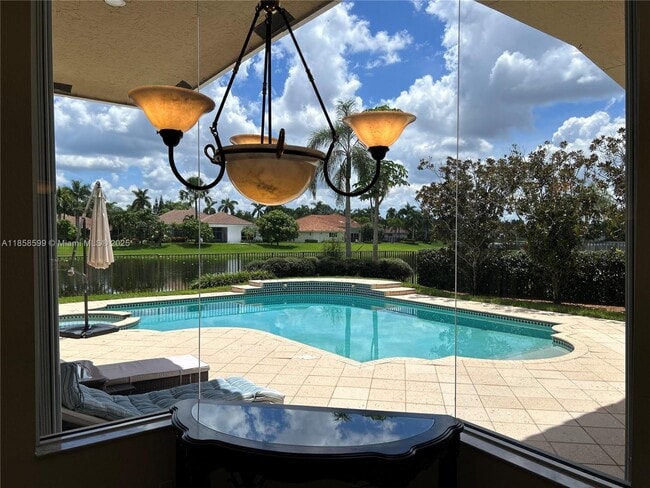 Building Photo - 2726 Meadowood Dr