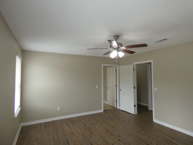Building Photo - Spacious 3-Bedroom Home - Half Acre Lot