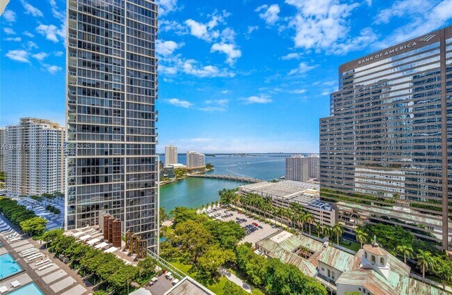 Building Photo - 485 Brickell Ave