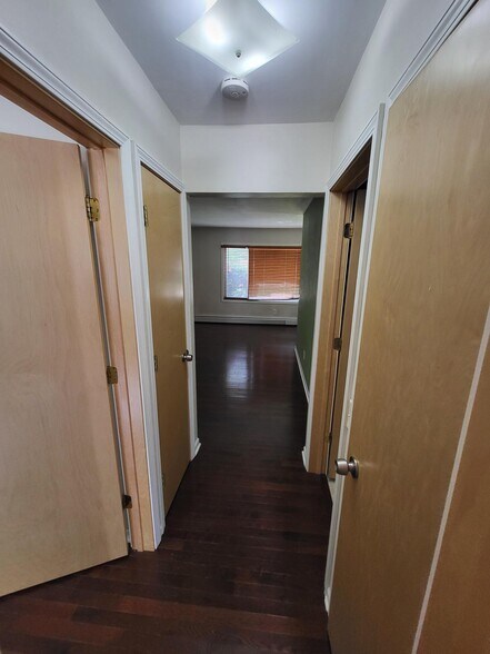 Building Photo - 1305 Jewel Ct